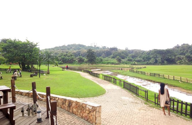Elsie Godwin in Agodi Gardens - elsieisy blog - Travel blogger