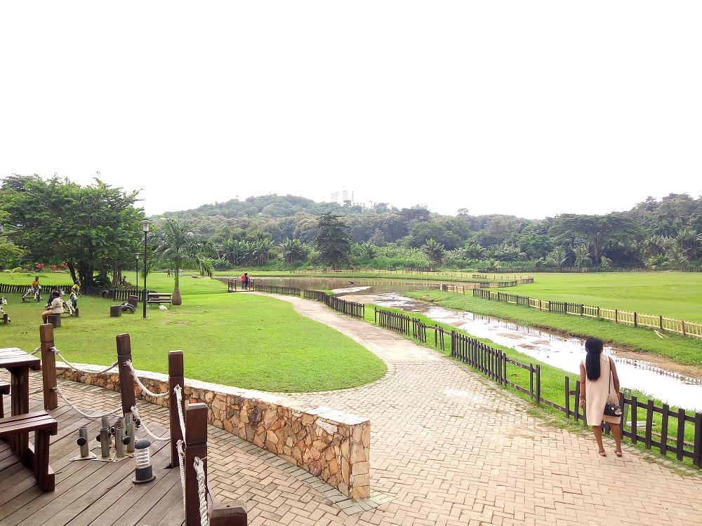 Elsie Godwin in Agodi Gardens - elsieisy blog - Travel blogger